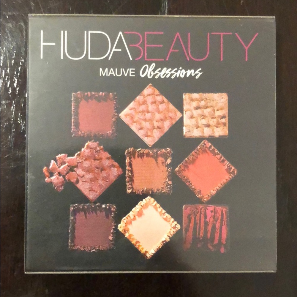 HUDA BEAUTY Mauve Obsessions eyeshadow palette